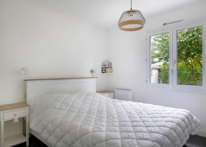 - Pont Mahe - 300m - 8 Personnes *