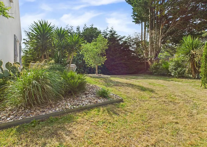 - Pont Mahe - 300m - 8 Personnes *